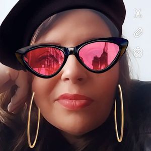 Meet your Posher, April